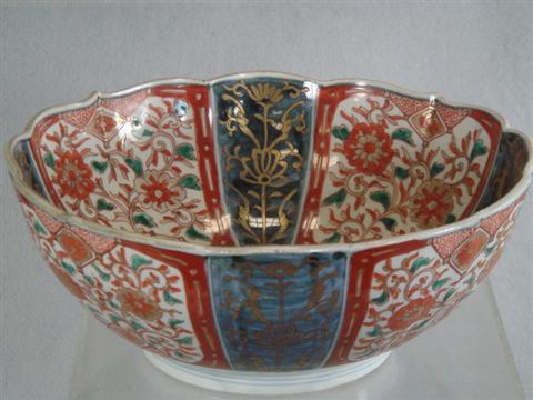 Appraisal: Imari bowl scalloped rim th c d h Estimate -