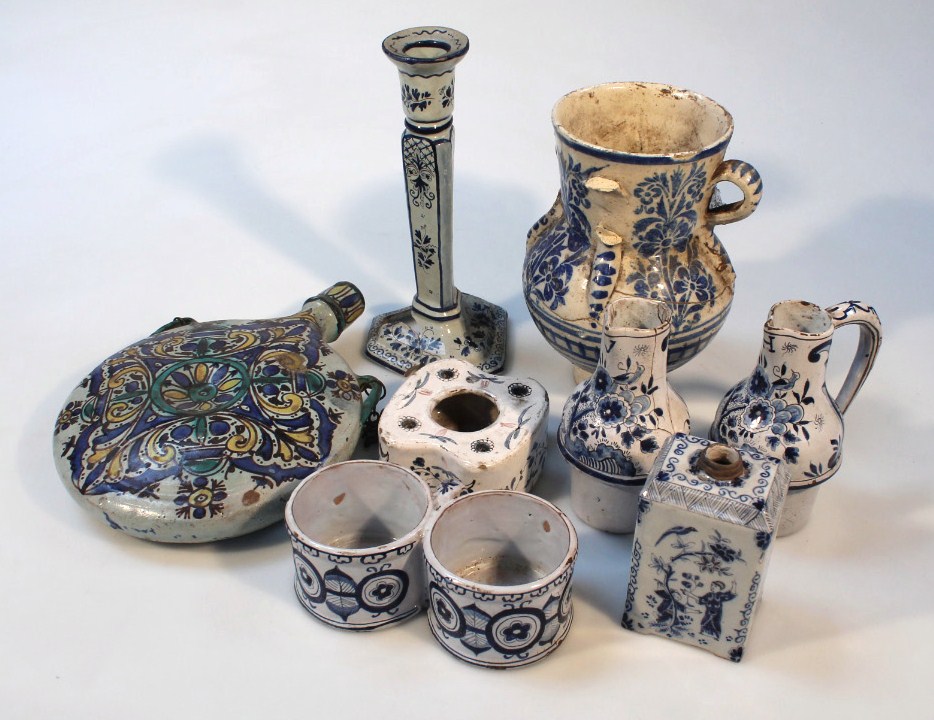 Appraisal: Various tin glazed earthenware to include a Dutch Delft two