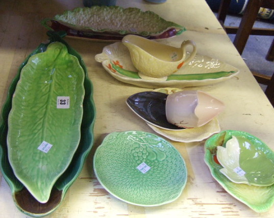 Appraisal: A quantity of leaf shaped dishes bowls and jugs by