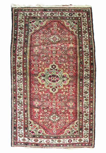 Appraisal: A Hamadan rug size approximately ft in x ft in