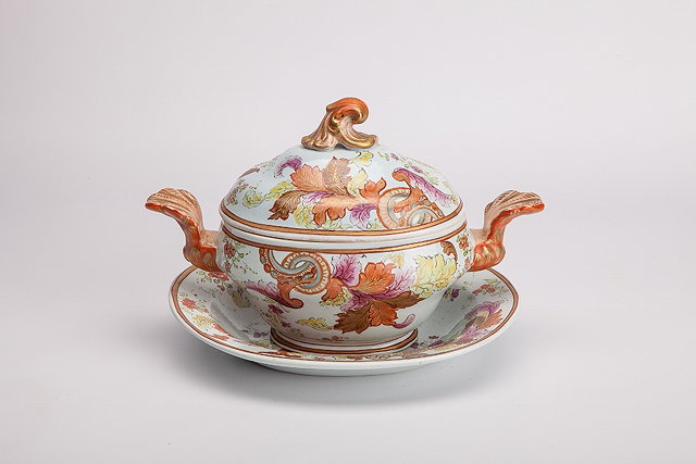 Appraisal: A CHINESE COMPAGNIE DES INDES PORCELAIN TUREEN AND COVER with