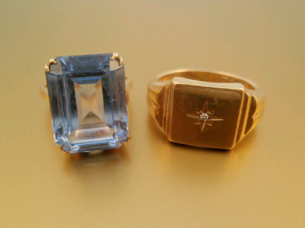 Appraisal: A ct gold square head signet ring set with a