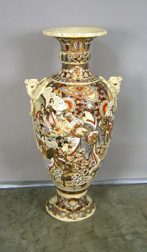 Appraisal: Satsuma palace urn h