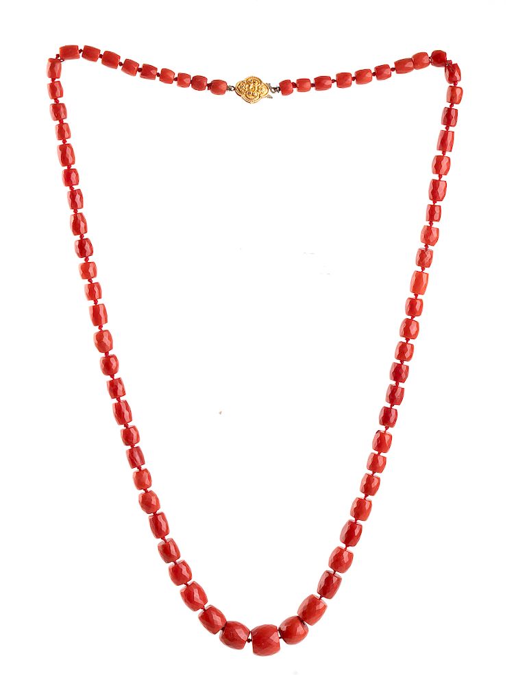 Appraisal: Coral necklace Coral necklace strand of graduated mediterranean coral Corallium