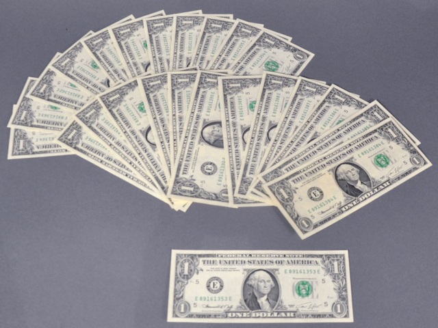 Appraisal: Uncirculated Consecutive Serial Notes Federal Reserve notes - and -