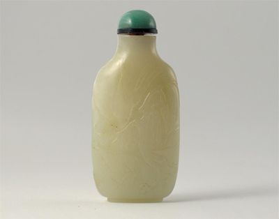 Appraisal: A Chinese jade snuff bottle carved with a horse beneath