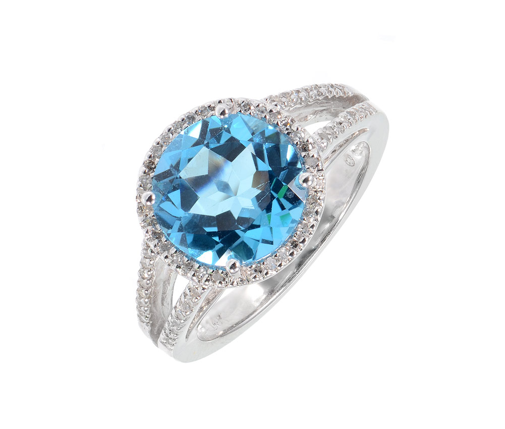 Appraisal: BLUE TOPAZ AND DIAMOND RING k white gold ring centers