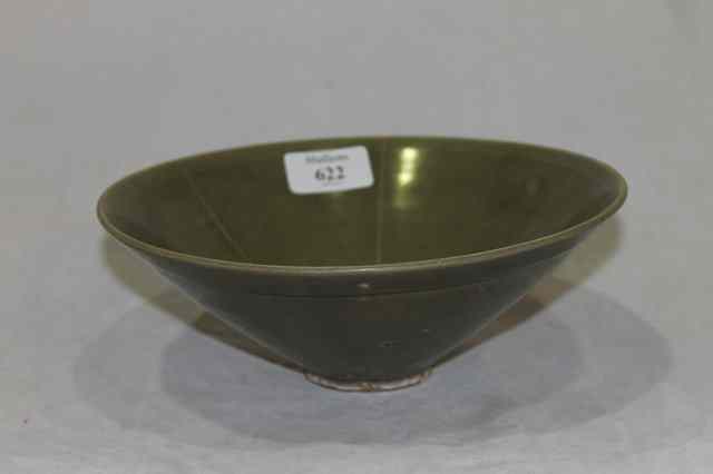 Appraisal: A CHINESE DARK CELADON LONGQUAN BOWL diameter