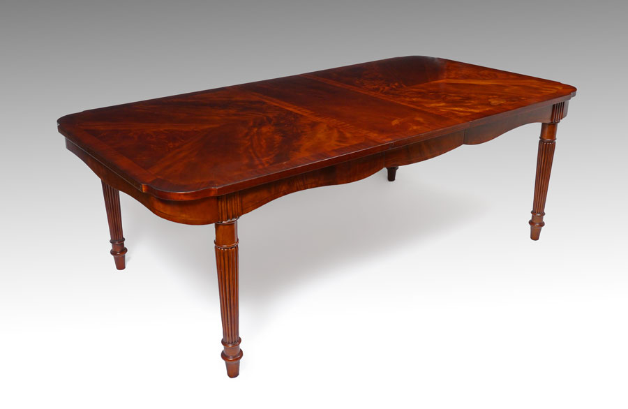 Appraisal: HIGHLY GRAINED MAHOGANY DINING TABLE Tapering ribbed legs The unusually