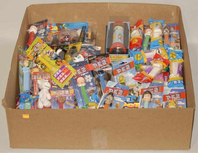 Appraisal: Lot of Assorted Modern Pez Dispensers This lot includes Star