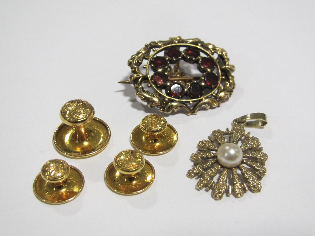 Appraisal: Lot comprising a Victorian yellow metal garnet set brooch four