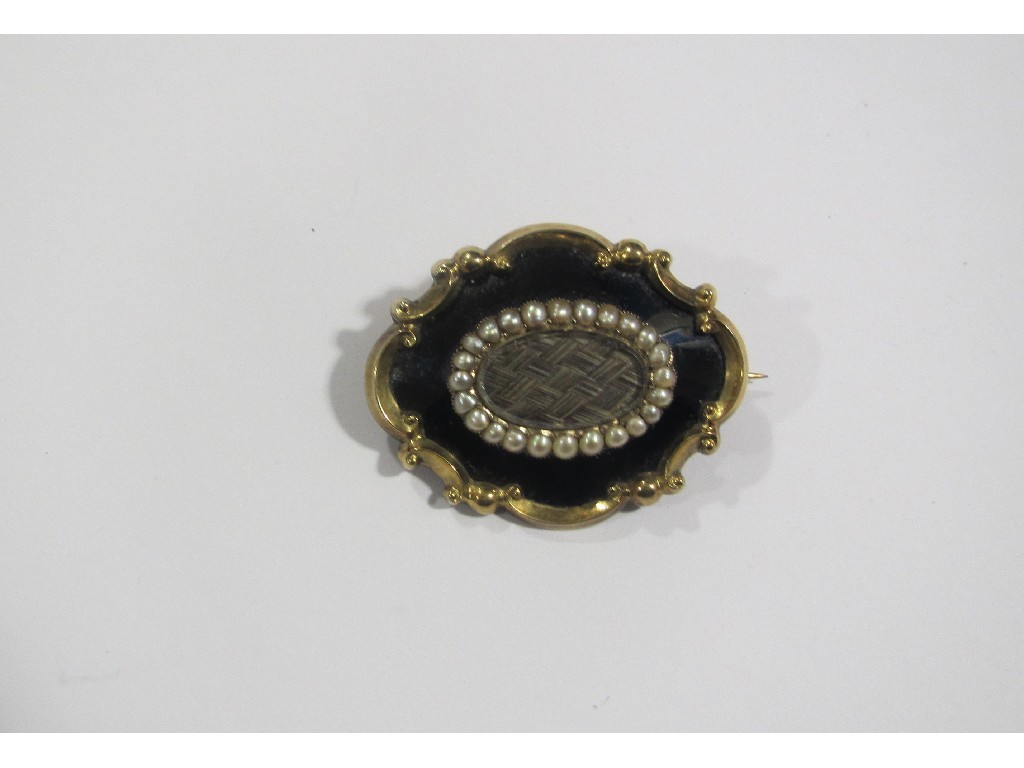 Appraisal: Victorian remembrance brooch with central hair compartment within a black