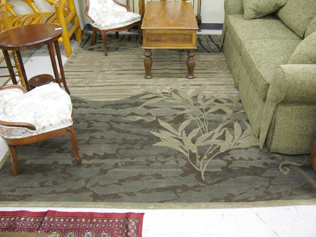 Appraisal: CONTEMPORARY HAND KNOTTED ORIENTAL CARPET borderless foliate design in shades