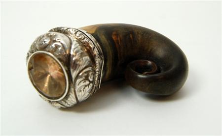 Appraisal: A George IV curly horn snuff mull Cross Carruthers of