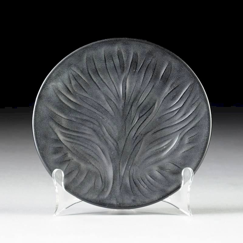 Appraisal: A SET OF SIXTEEN LALIQUE FROSTED BLACK ALGUES CRYSTAL DESSERT