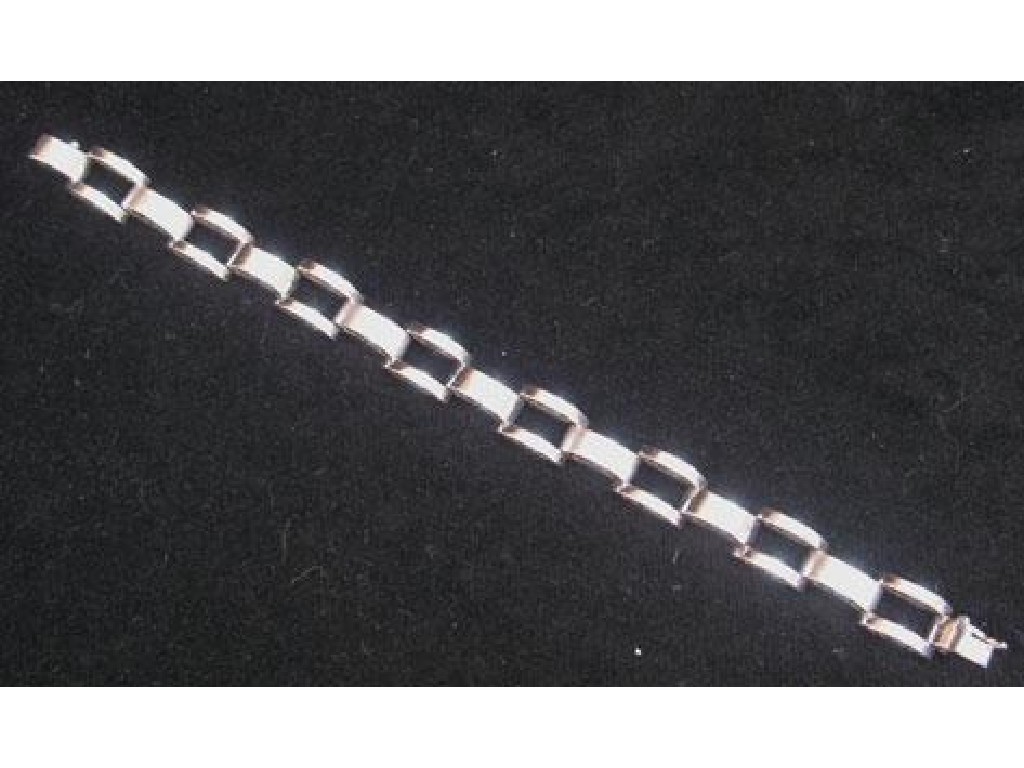 Appraisal: A CT WHITE GOLD BRACELET each link in the form