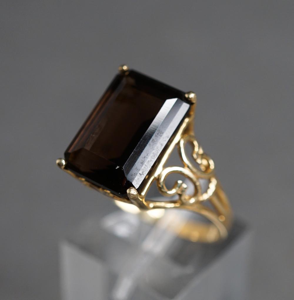 Appraisal: -Karat Yellow-Gold and Smokey Quartz Ring gross dwt Size