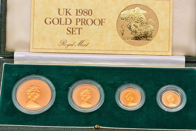 Appraisal: United Kingdom gold Proof setcontaining a five pounds a two