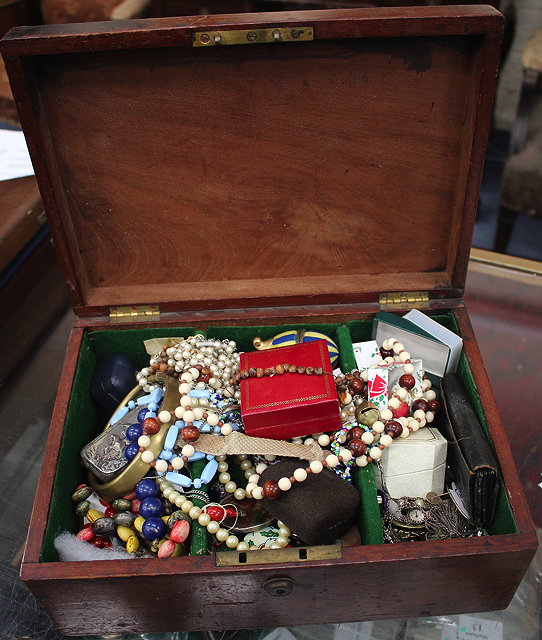 Appraisal: AN OLD MAHOGANY JEWELLERY BOX containing a quantity of paste