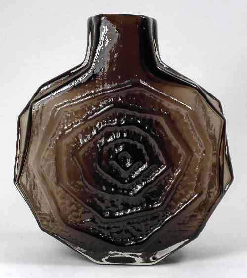 Appraisal: A Whitefriars moulded cinnamon glass ''Banjo'' vase designed by Geoffrey