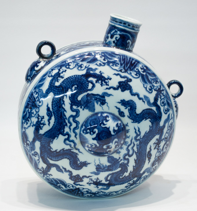 Appraisal: CHINESE BLUE AND WHITE PORCELAIN VESSEL flat moon flask form