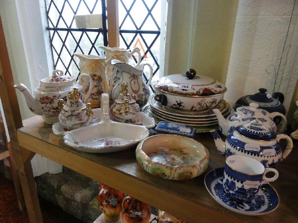 Appraisal: A collection of ceramics including a Worcester teapot with blue