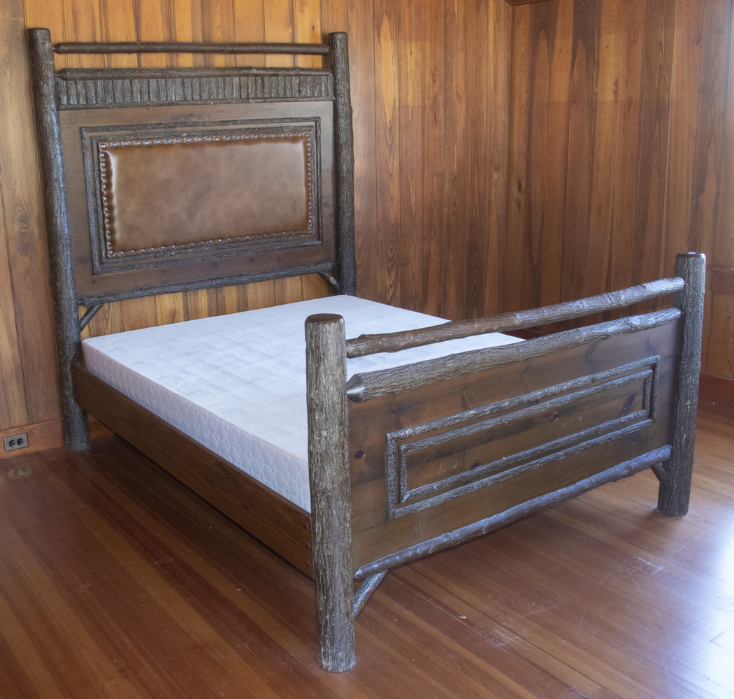 Appraisal: OLD HICKORY QUEEN SIZE BED Bed by Old Hickory Furniture