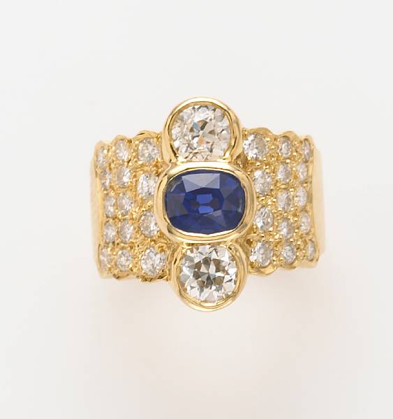 Appraisal: A sapphire diamond and k gold ring estimated total diamond