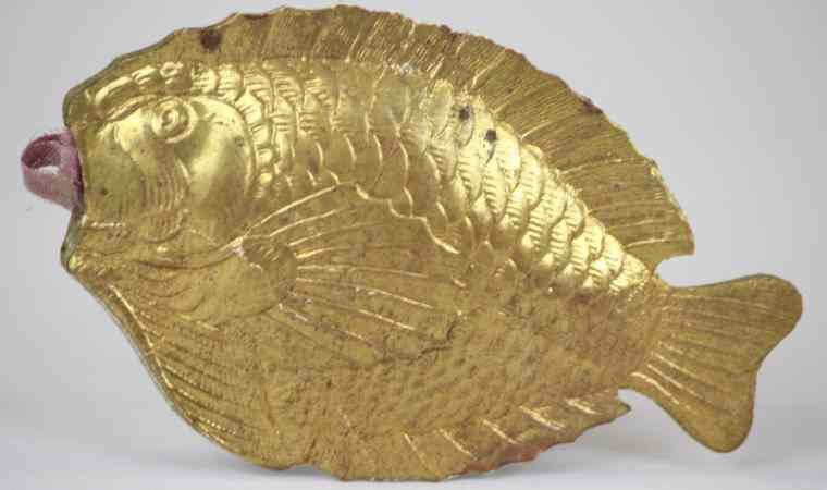 Appraisal: OPEN MOUTH GOLDEN FLOUNDER DRESDEN Full figure German golden open