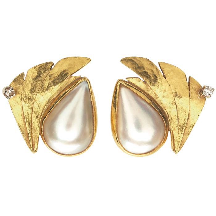 Appraisal: Mabe earrings s k gold each with a large pear-shaped