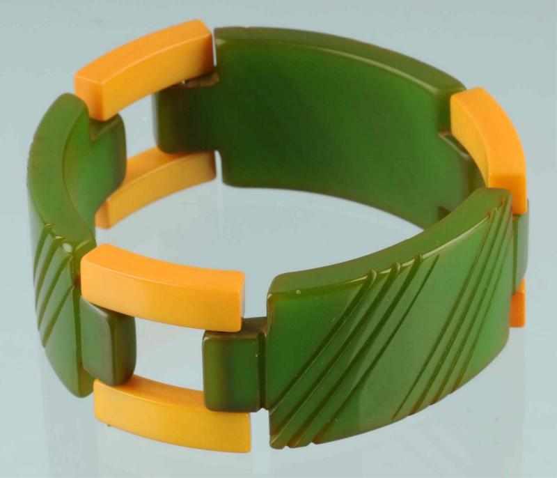 Appraisal: Bakelite Cream Green Link Bracelet Condition Excellent Size - L