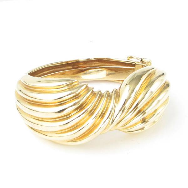 Appraisal: An eighteen karat yellow gold cuff bangle with hinge closure