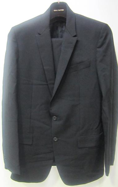 Appraisal: A MENS LOUIS VUITTON NAVY SUIT ESTIMATED SIZE M-L A