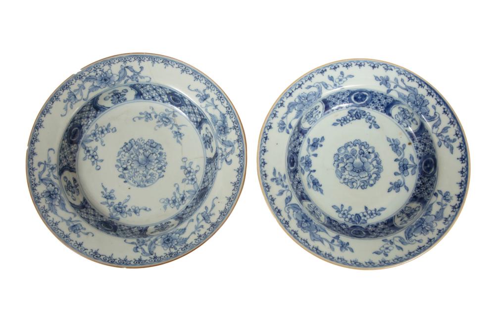 Appraisal: CHINESE EXPORT BLUE AND WHITE PORCELAIN BOWLSPair of Chinese Export