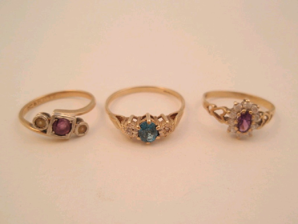 Appraisal: Three gem set ladies dress rings various grades