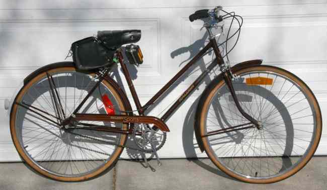 Appraisal: Raleigh Sports Ladies Touring Bicycle in mint original condition Deluxe