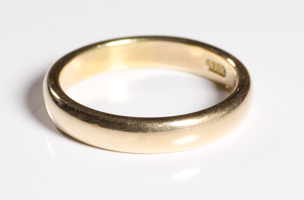 Appraisal: MAN'S EIGHTEEN KARAT YELLOW GOLD WEDDING BAND measuring mm wide