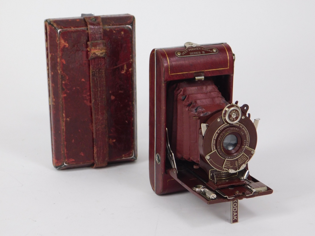 Appraisal: KODAK VEST POCKET REDBREAST VANITY KODAK Kodak Vest Pocket Series