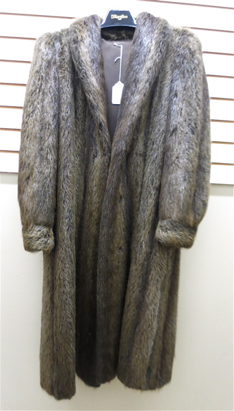 Appraisal: LADY'S FULL LENGTH NATURAL FUR COAT in medium shades of