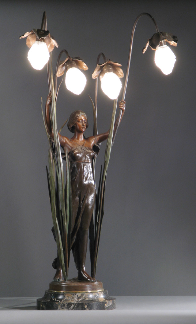 Appraisal: AN ART NOUVEAU FRENCH CLASSIC BRONZE FIGURAL TABLE LAMP The