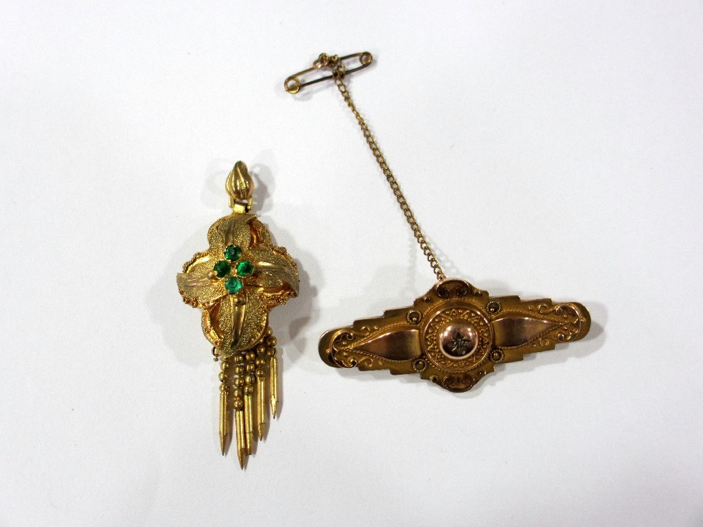 Appraisal: A Victorian ct gold classic revival brooch with diamond chip