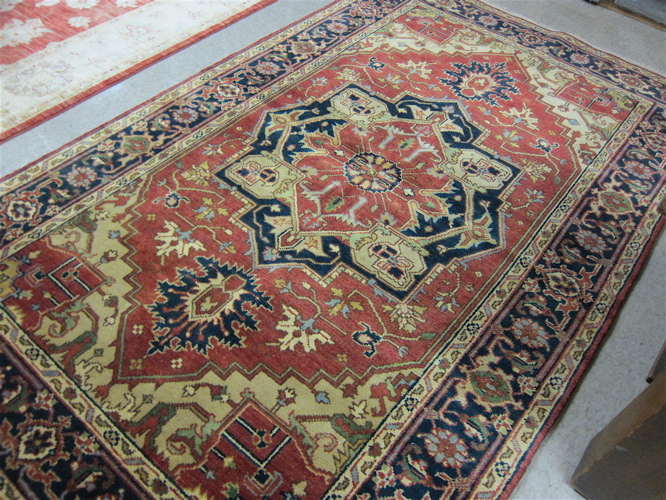 Appraisal: HAND KNOTTED ORIENTAL CARPET Persian Serapi design Heriz style of