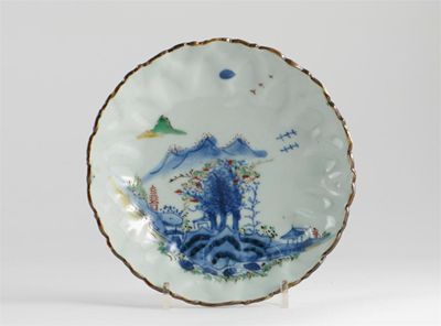 Appraisal: A Chinese wucai petal-shaped small dish made for the Japanese