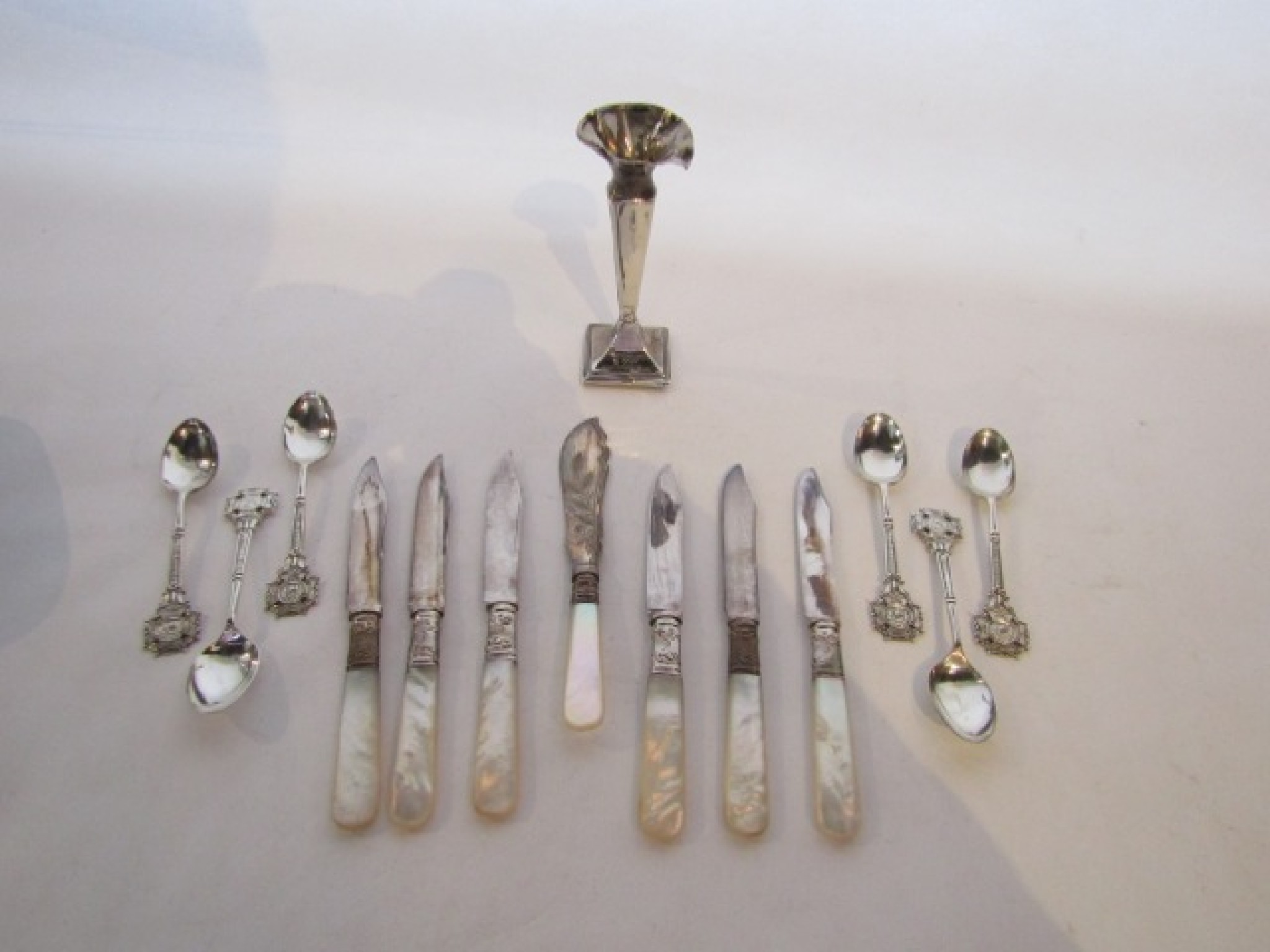 Appraisal: A set of six George V silver teaspoons Walter Trickett