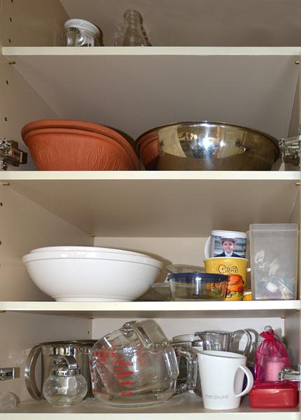 Appraisal: FOUR SHELVES AND THREE DRAWERS SERVING BOWLS MIXINF BOWLS PYREX