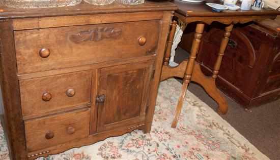 Appraisal: Victorian walnut side table and a similar washstand Estimate -