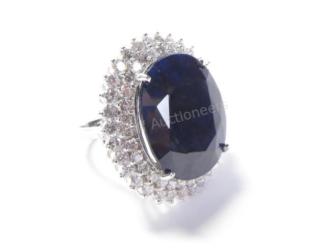 Appraisal: A K white gold lady's sapphire slice ring with large