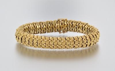 Appraisal: An k Leaf Design Gold Bracelet k yellow gold articulated