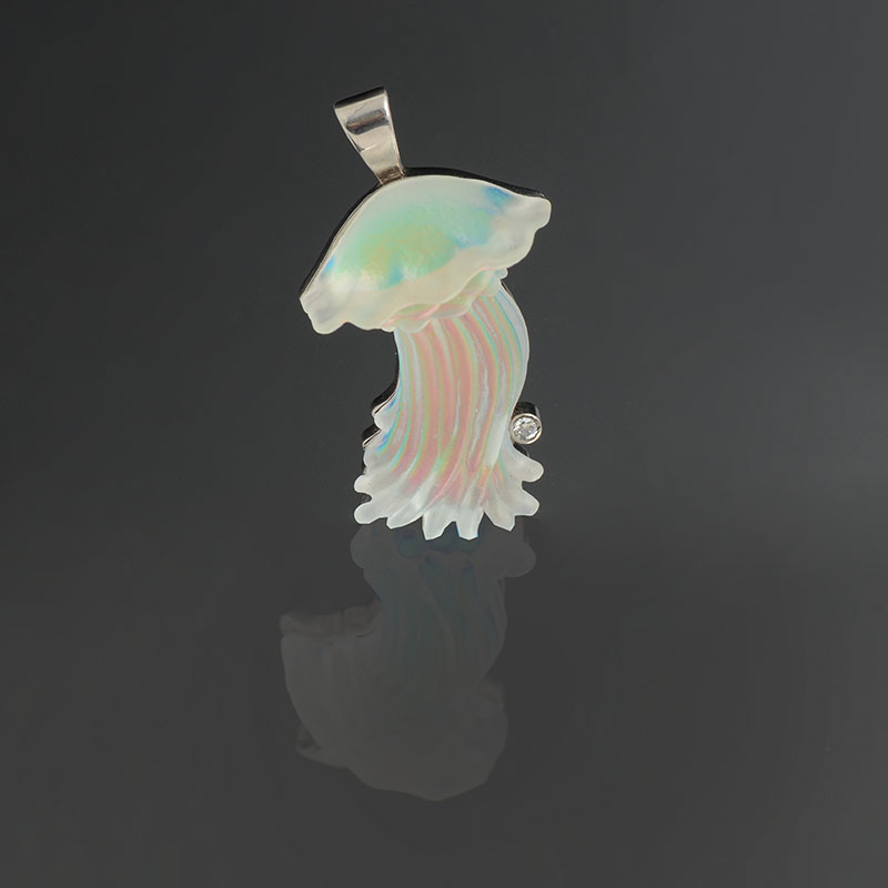 Appraisal: K CARVED CRYSTAL JELLYFISH PENDANT Charming pendant looks illuminated and