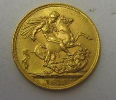 Appraisal: A GEORGE V GOLD SOVEREIGN dated